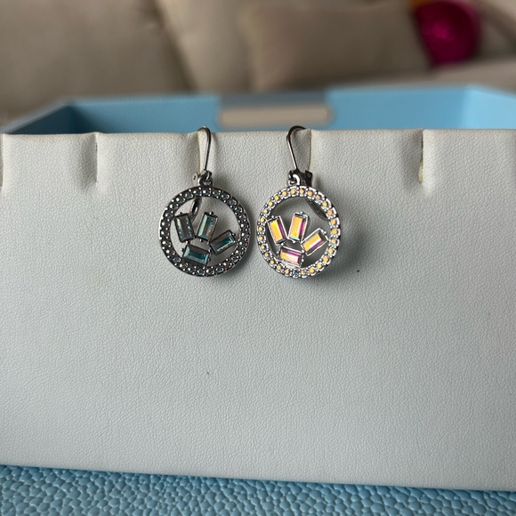 Touchstone Crystal break the ice earrings - Picture 3 of 3